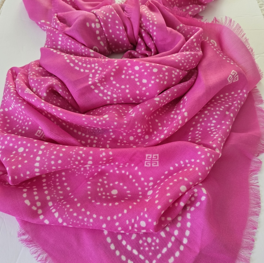Givenchy Logo Print Pink Scarf - Picture 7 of 7